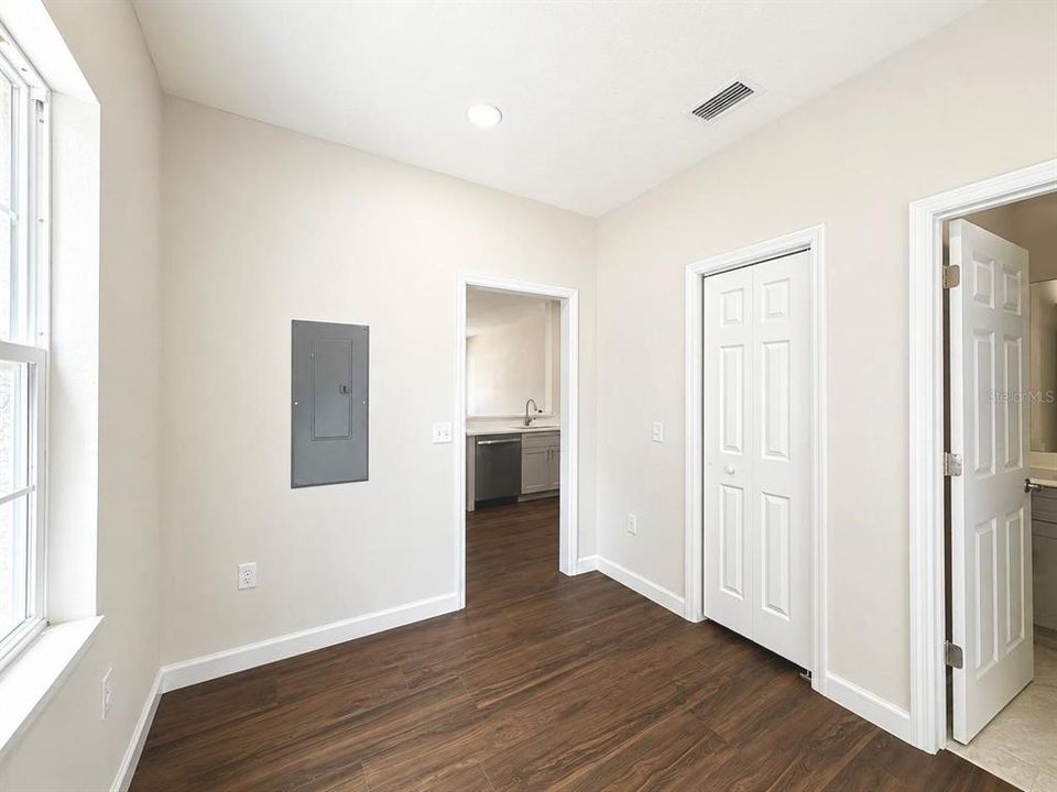 For Rent: $1,595 (3 beds, 3 baths, 1352 Square Feet)