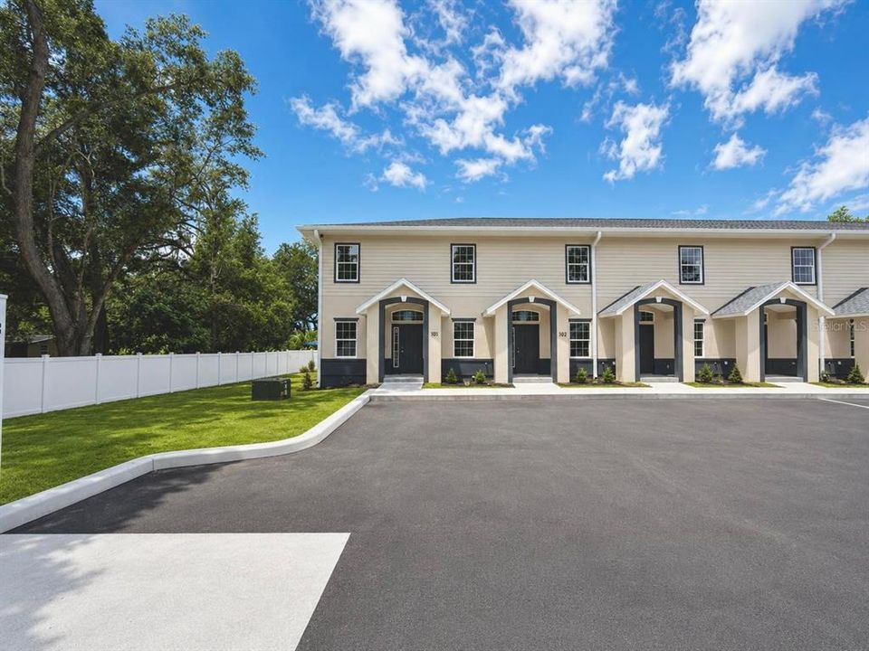 For Rent: $1,595 (3 beds, 3 baths, 1352 Square Feet)