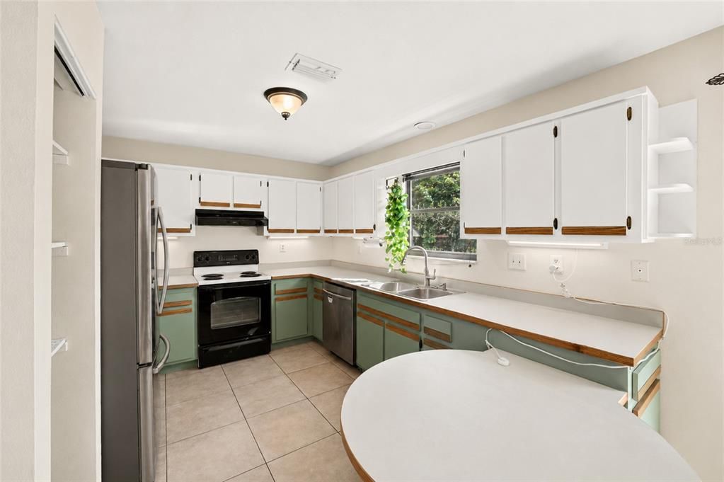 For Sale: $280,000 (3 beds, 2 baths, 1482 Square Feet)