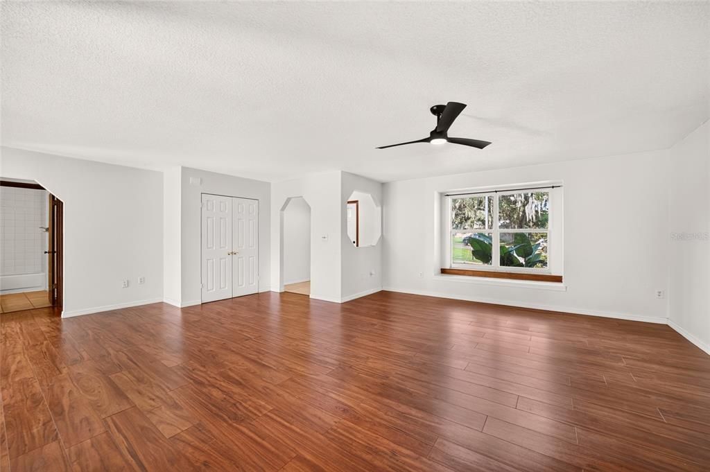 For Sale: $280,000 (3 beds, 2 baths, 1482 Square Feet)