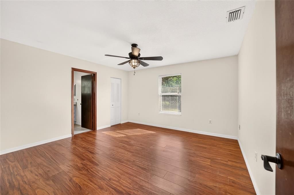 For Sale: $280,000 (3 beds, 2 baths, 1482 Square Feet)