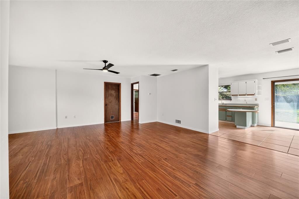 For Sale: $280,000 (3 beds, 2 baths, 1482 Square Feet)