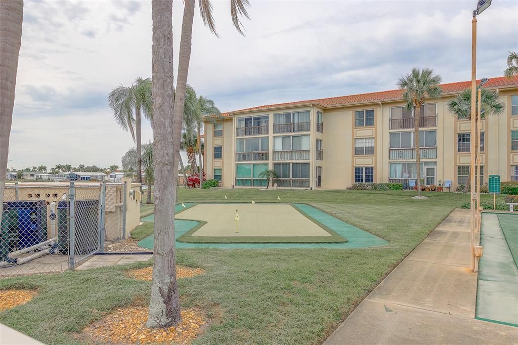 For Rent: $2,000 (2 beds, 2 baths, 915 Square Feet)