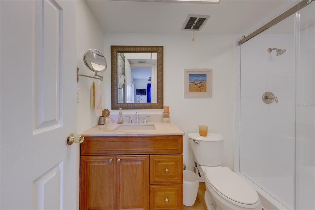 For Rent: $2,000 (2 beds, 2 baths, 915 Square Feet)