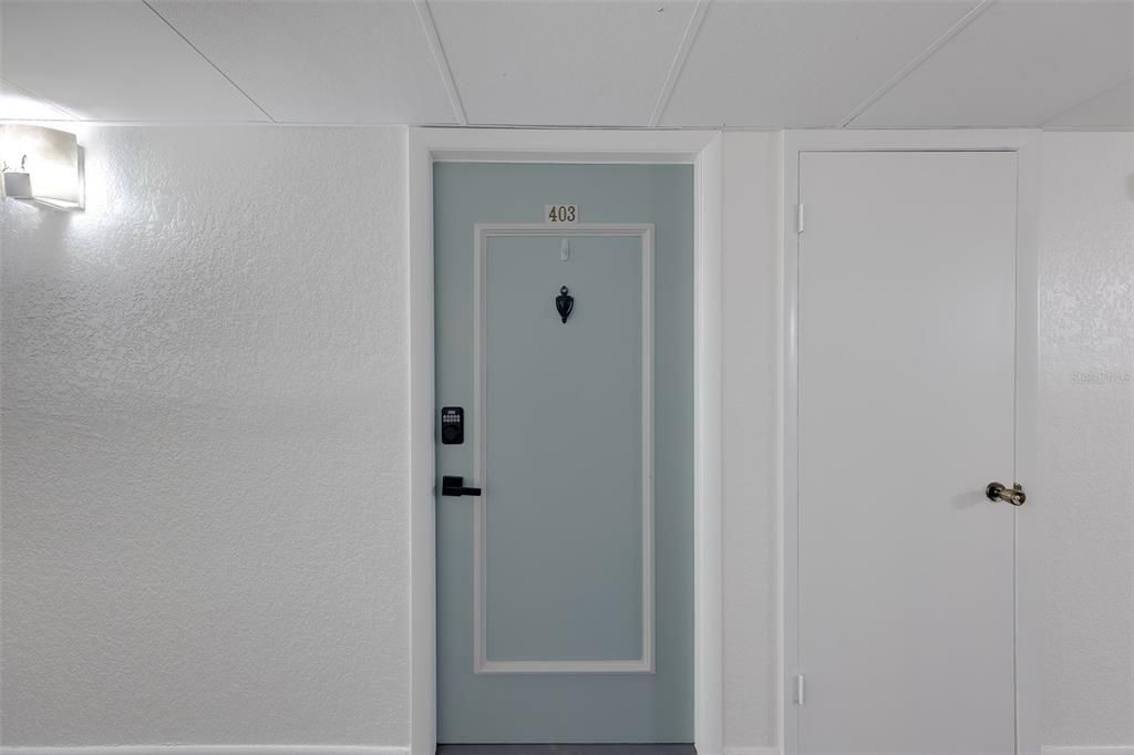 For Rent: $2,000 (2 beds, 2 baths, 915 Square Feet)