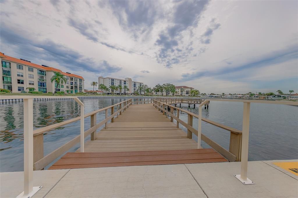 For Rent: $2,000 (2 beds, 2 baths, 915 Square Feet)