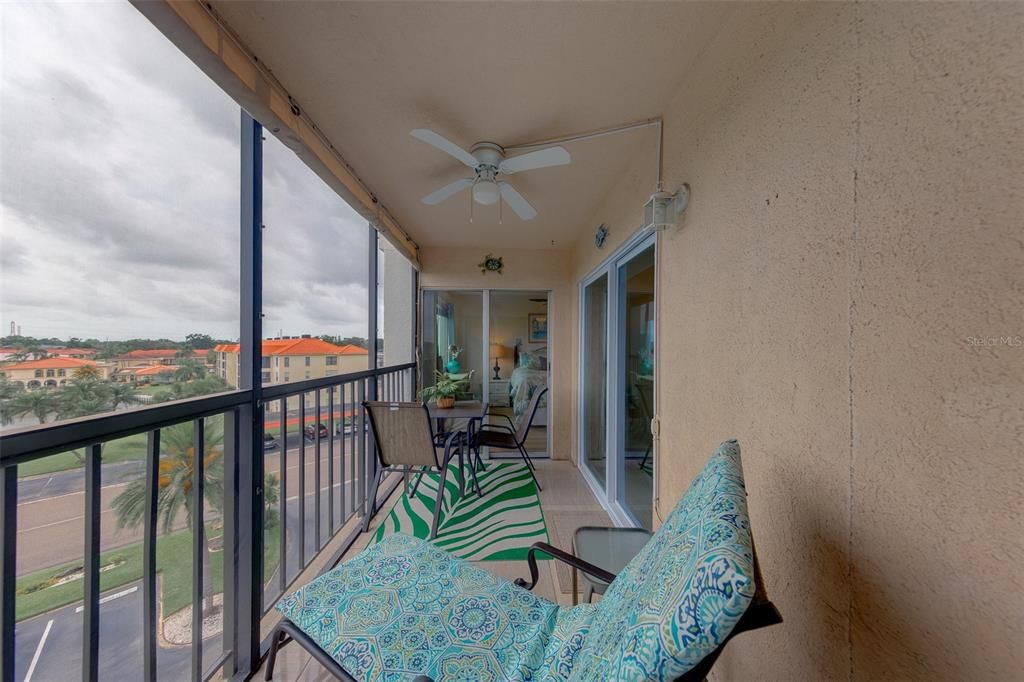 For Rent: $2,000 (2 beds, 2 baths, 915 Square Feet)