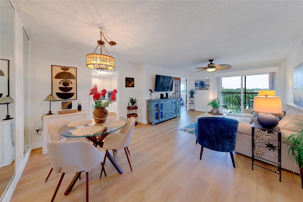 For Rent: $2,000 (2 beds, 2 baths, 915 Square Feet)
