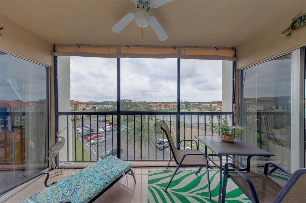 For Rent: $2,000 (2 beds, 2 baths, 915 Square Feet)