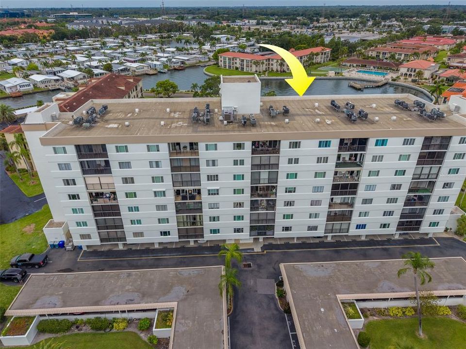 For Rent: $2,000 (2 beds, 2 baths, 915 Square Feet)