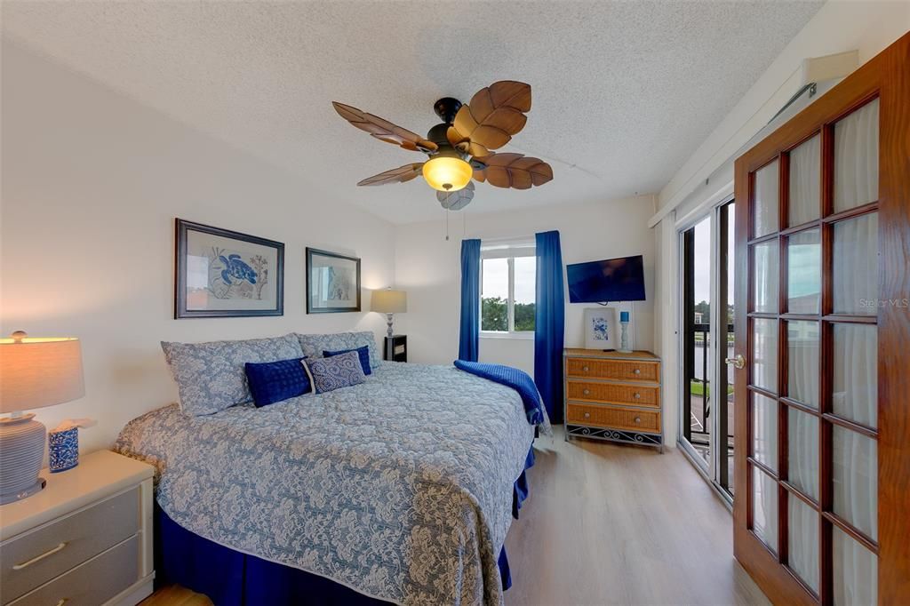 For Rent: $2,000 (2 beds, 2 baths, 915 Square Feet)