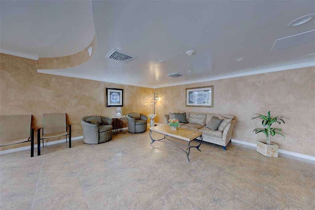 For Rent: $2,000 (2 beds, 2 baths, 915 Square Feet)