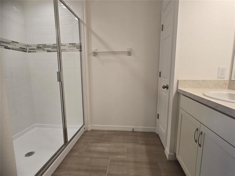 На продажу: $355,990 (4 спален, 2 ванн, 2027 Квадратных фут)