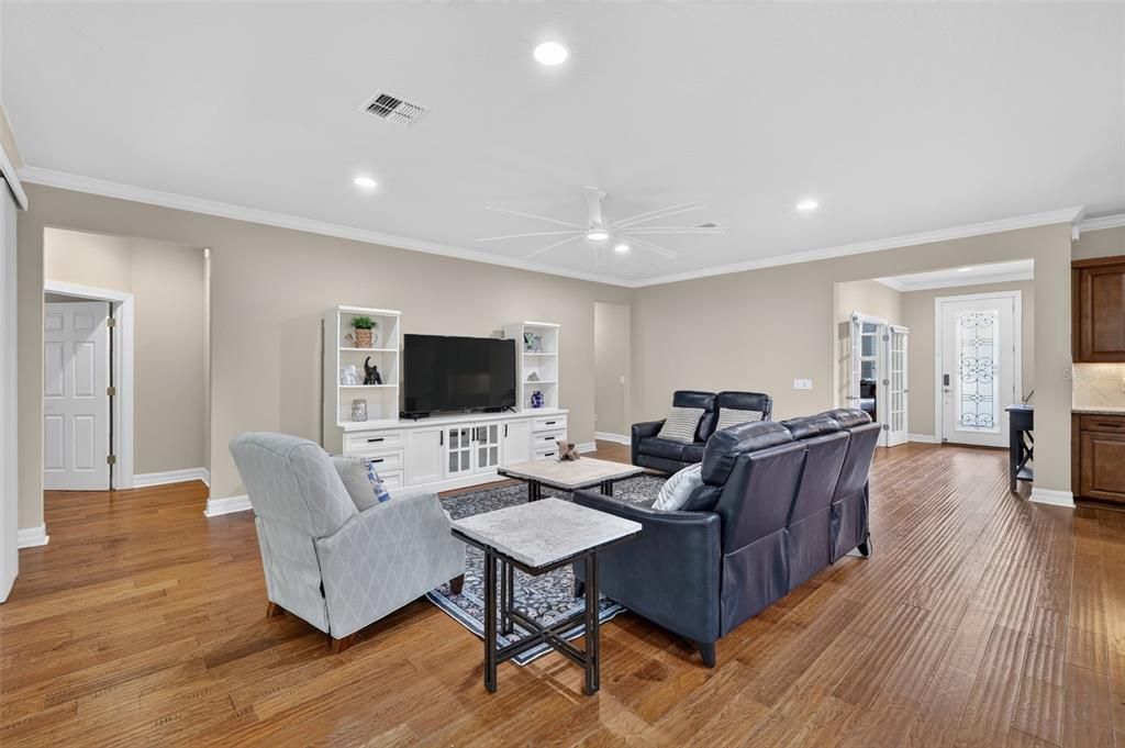 Active With Contract: $459,000 (3 beds, 3 baths, 2530 Square Feet)
