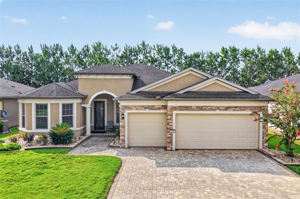 Active With Contract: $459,000 (3 beds, 3 baths, 2530 Square Feet)