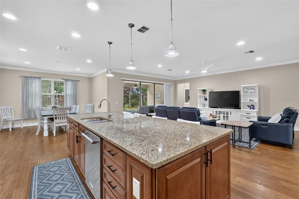 Active With Contract: $459,000 (3 beds, 3 baths, 2530 Square Feet)