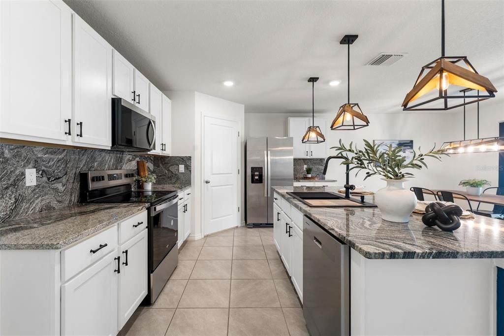 For Sale: $329,900 (4 beds, 2 baths, 1768 Square Feet)