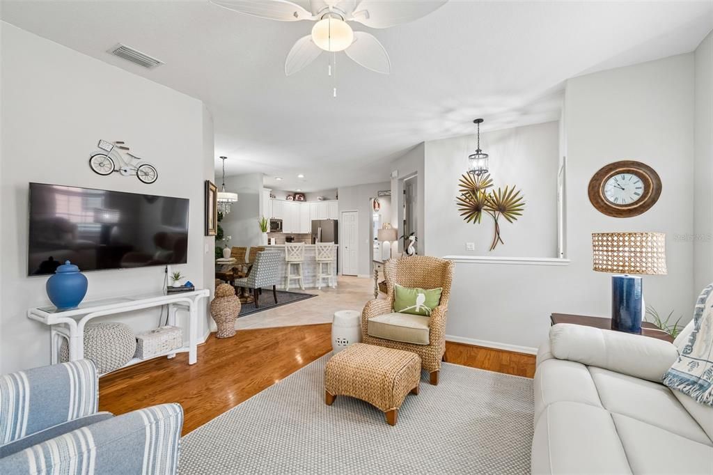 Active With Contract: $259,900 (2 beds, 2 baths, 1393 Square Feet)