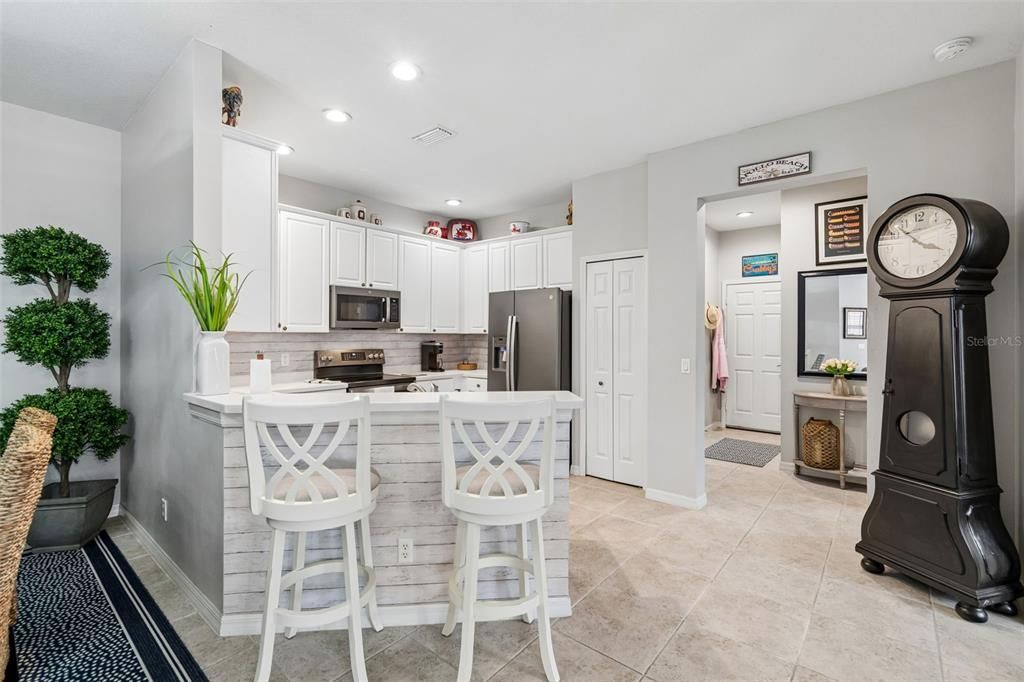 Active With Contract: $259,900 (2 beds, 2 baths, 1393 Square Feet)