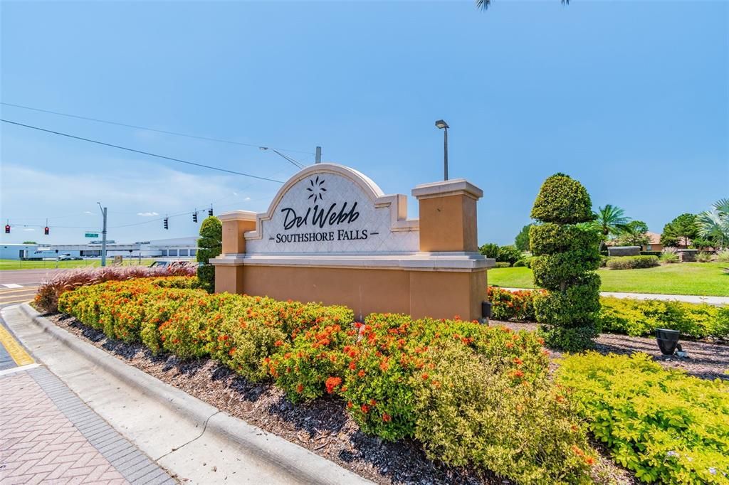Active With Contract: $259,900 (2 beds, 2 baths, 1393 Square Feet)