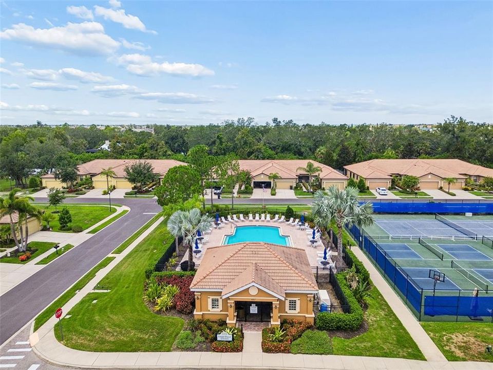 Active With Contract: $259,900 (2 beds, 2 baths, 1393 Square Feet)