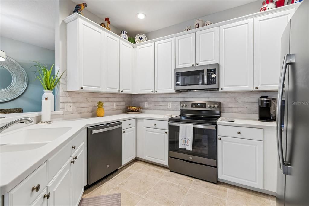 Active With Contract: $259,900 (2 beds, 2 baths, 1393 Square Feet)