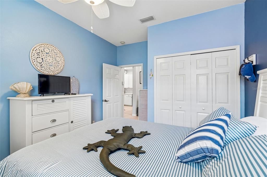 Active With Contract: $259,900 (2 beds, 2 baths, 1393 Square Feet)