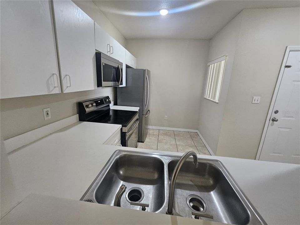 В аренду: $1,750 (3 спален, 2 ванн, 1200 Квадратных фут)