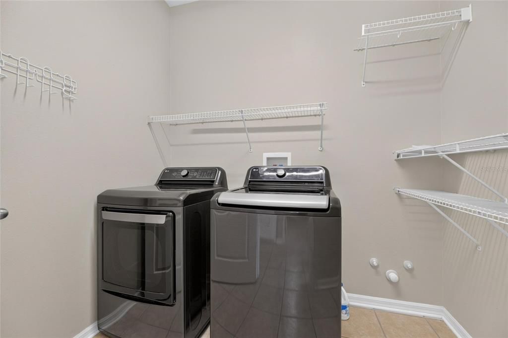 For Sale: $443,950 (4 beds, 2 baths, 1946 Square Feet)