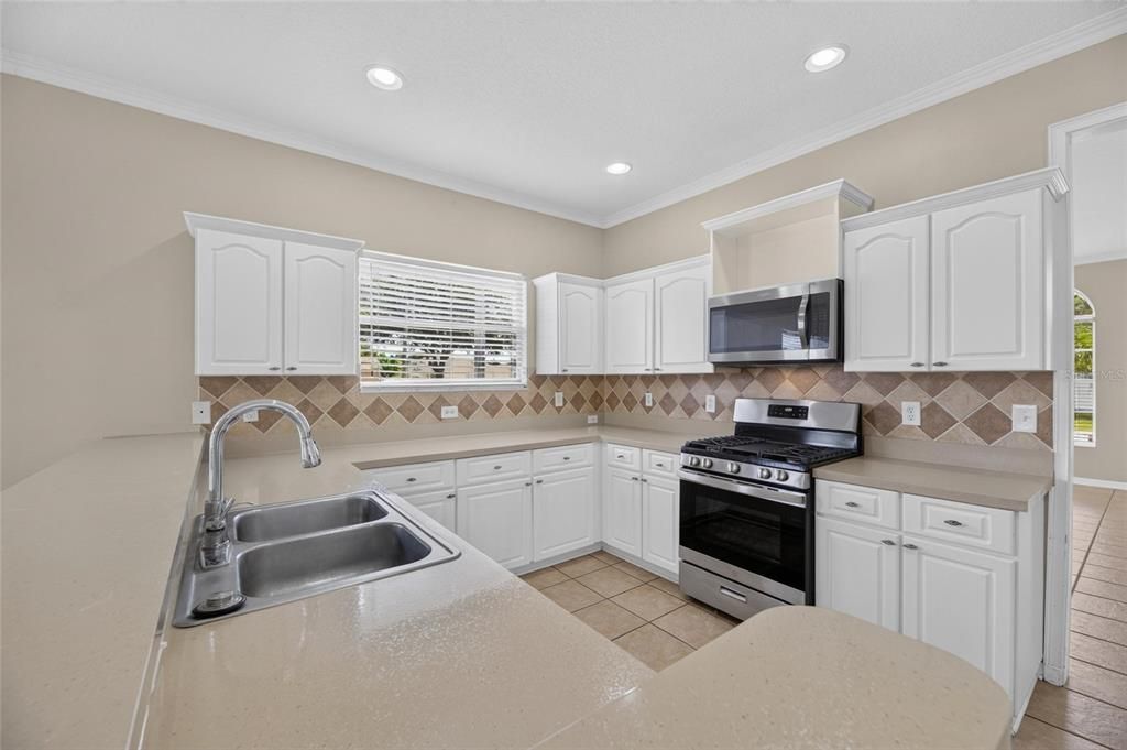 For Sale: $443,950 (4 beds, 2 baths, 1946 Square Feet)