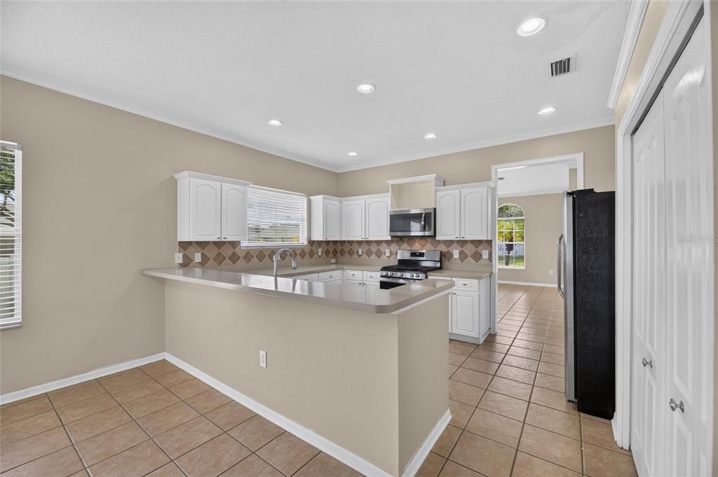 For Sale: $443,950 (4 beds, 2 baths, 1946 Square Feet)