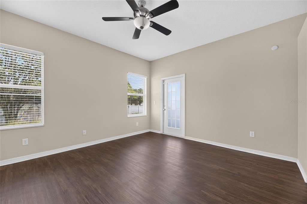 For Sale: $443,950 (4 beds, 2 baths, 1946 Square Feet)