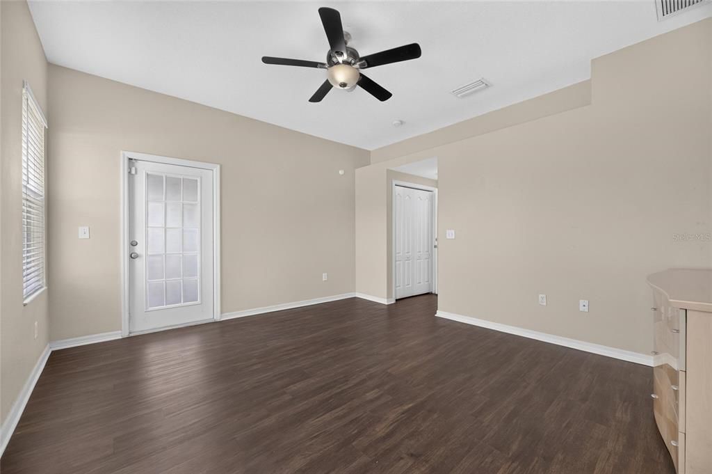 For Sale: $443,950 (4 beds, 2 baths, 1946 Square Feet)