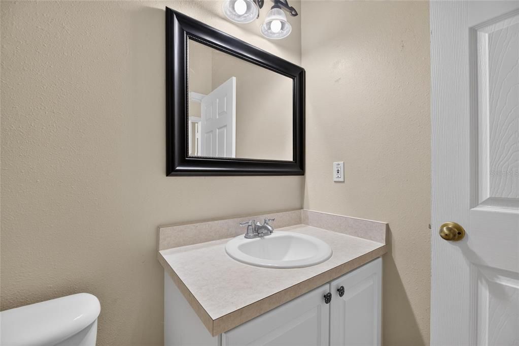 For Sale: $443,950 (4 beds, 2 baths, 1946 Square Feet)