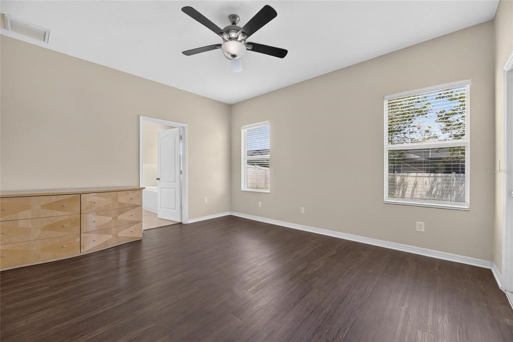 For Sale: $443,950 (4 beds, 2 baths, 1946 Square Feet)