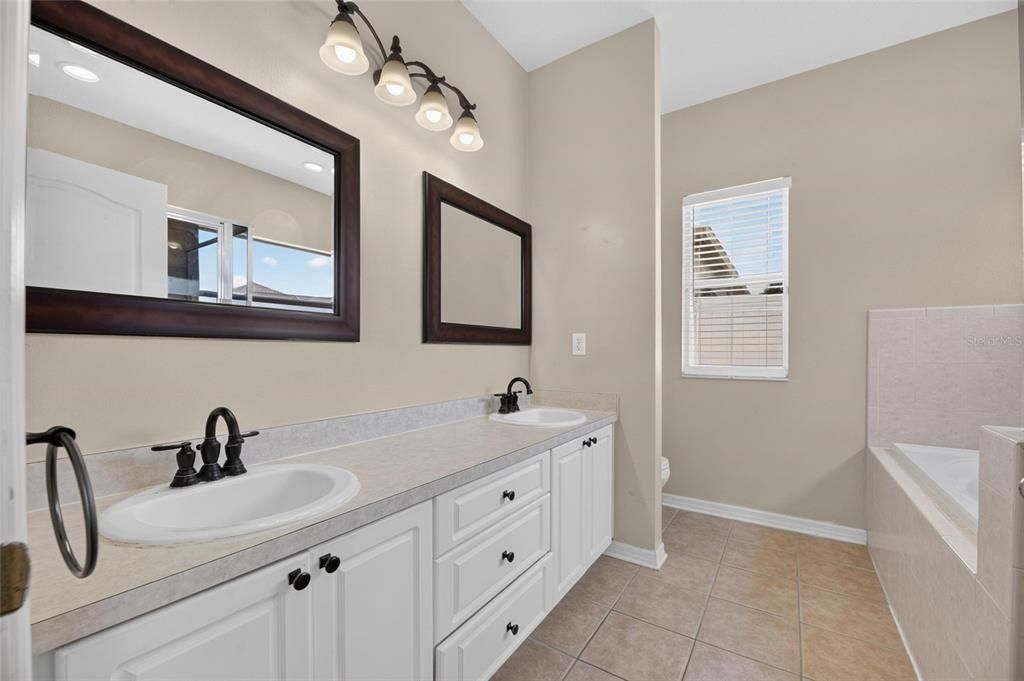 For Sale: $443,950 (4 beds, 2 baths, 1946 Square Feet)