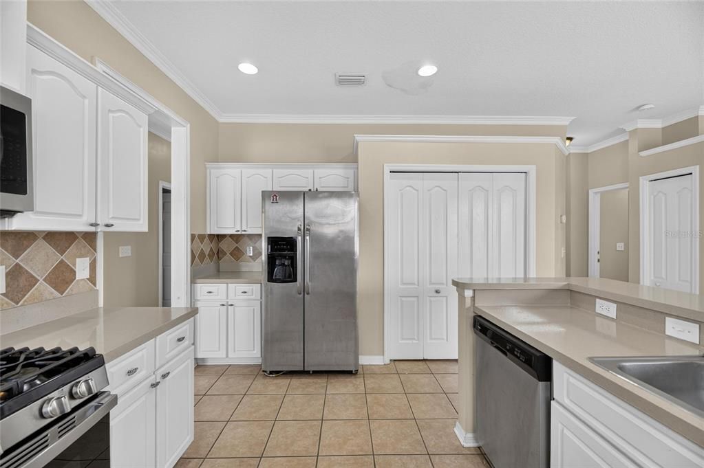 For Sale: $443,950 (4 beds, 2 baths, 1946 Square Feet)