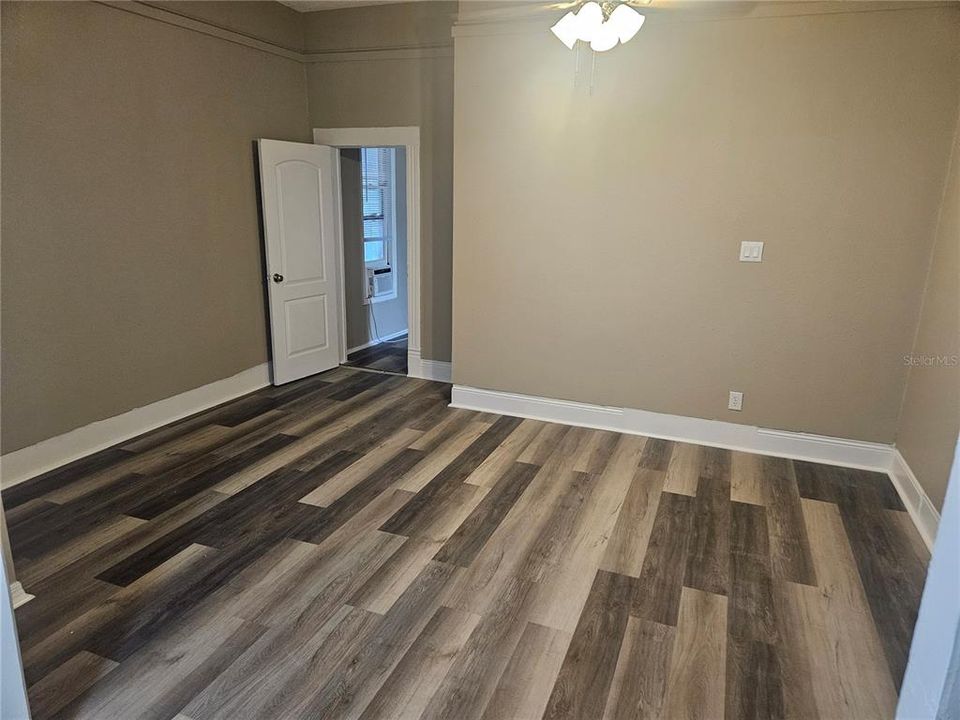 For Rent: $1,300 (1 beds, 1 baths, 600 Square Feet)