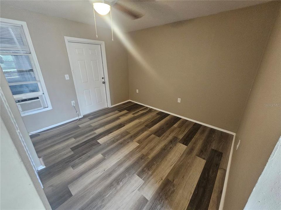 For Rent: $1,300 (1 beds, 1 baths, 600 Square Feet)