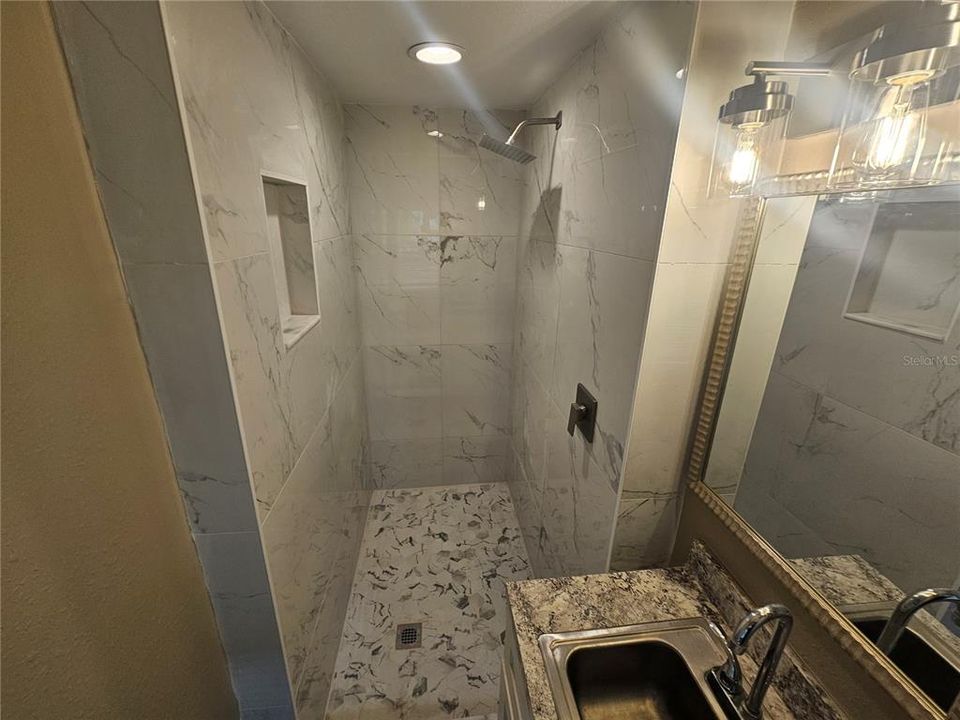 For Rent: $1,300 (1 beds, 1 baths, 600 Square Feet)