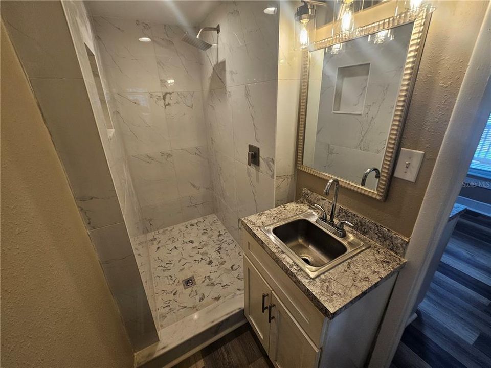 For Rent: $1,300 (1 beds, 1 baths, 600 Square Feet)