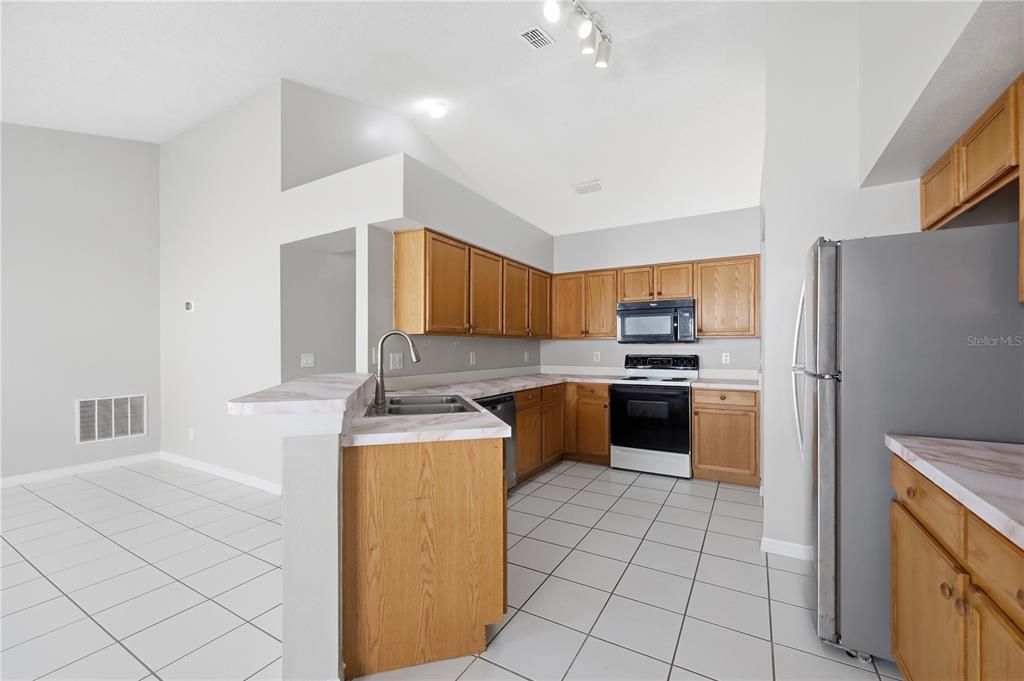 For Sale: $345,000 (3 beds, 2 baths, 1684 Square Feet)