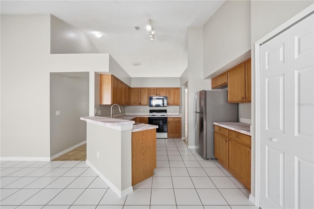 For Sale: $345,000 (3 beds, 2 baths, 1684 Square Feet)