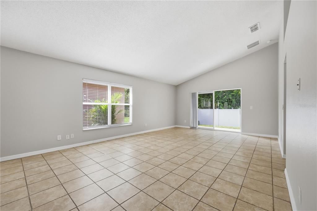 For Sale: $345,000 (3 beds, 2 baths, 1684 Square Feet)