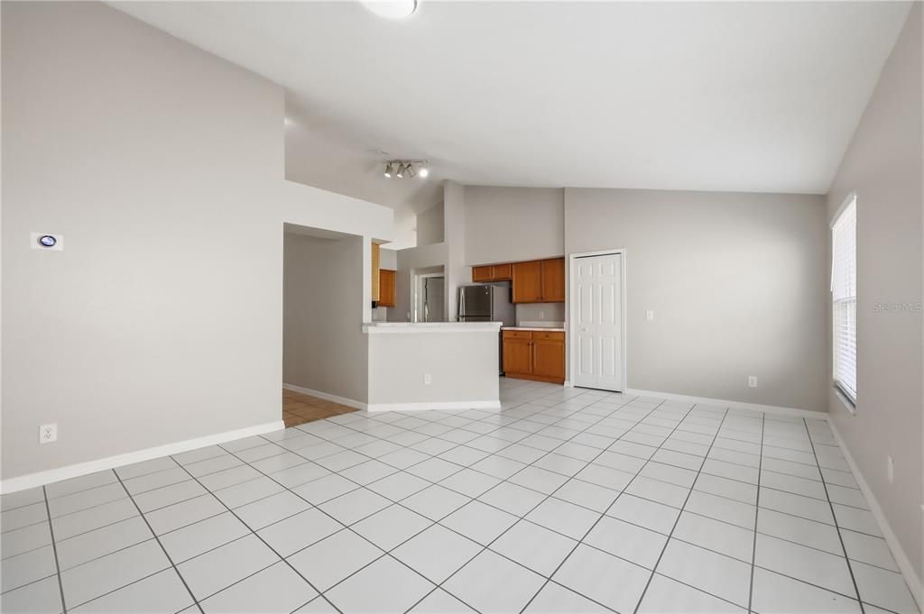 For Sale: $345,000 (3 beds, 2 baths, 1684 Square Feet)