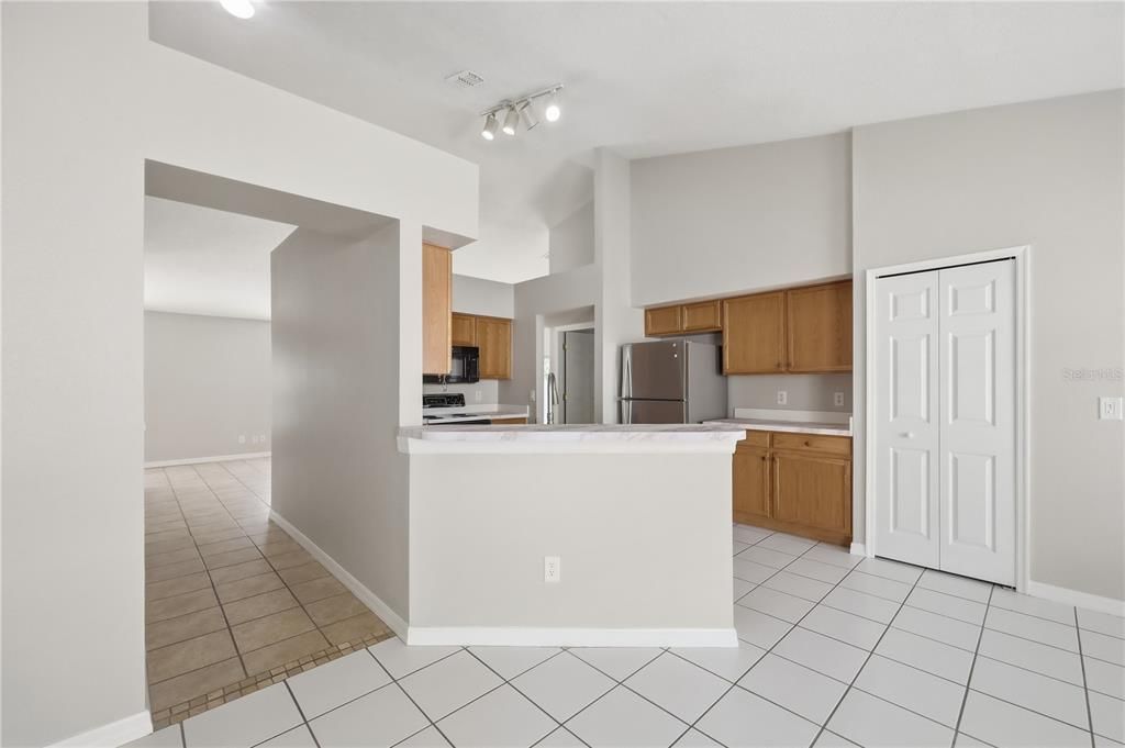 For Sale: $345,000 (3 beds, 2 baths, 1684 Square Feet)