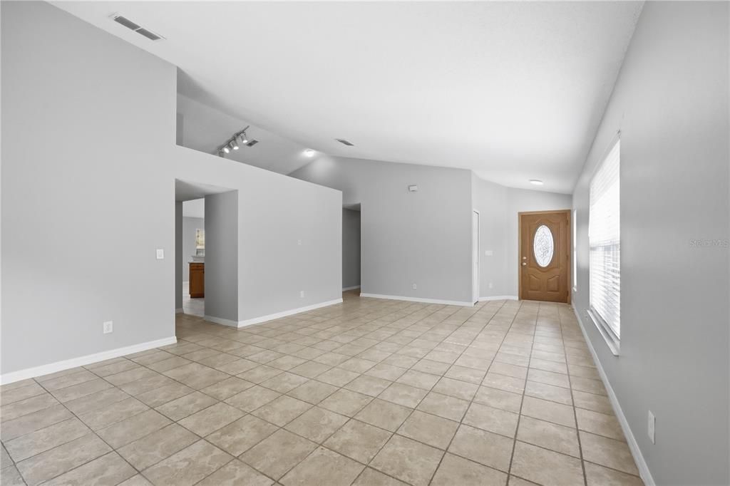 For Sale: $345,000 (3 beds, 2 baths, 1684 Square Feet)