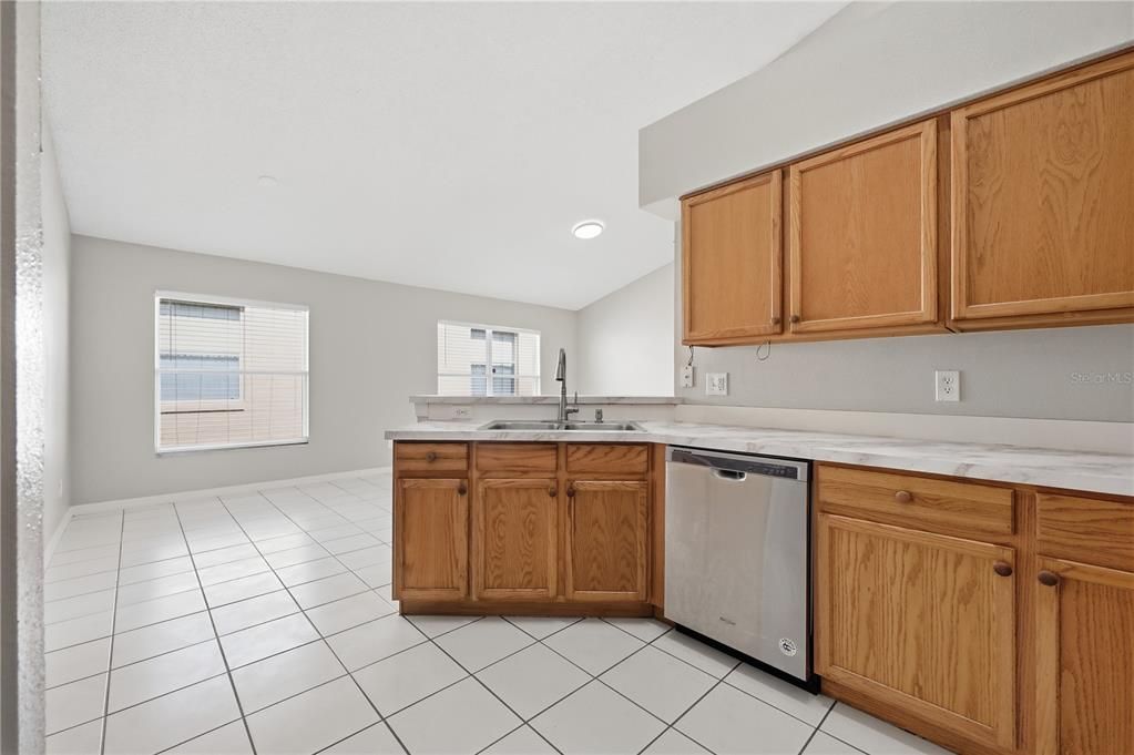 For Sale: $345,000 (3 beds, 2 baths, 1684 Square Feet)