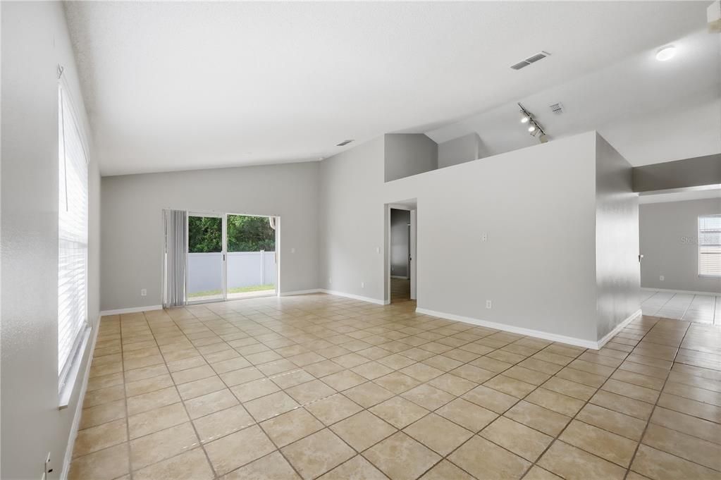 For Sale: $345,000 (3 beds, 2 baths, 1684 Square Feet)