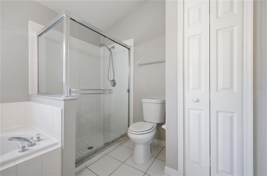 For Sale: $345,000 (3 beds, 2 baths, 1684 Square Feet)